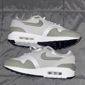 Nike Womens Air Max 1 in Light Grey and White